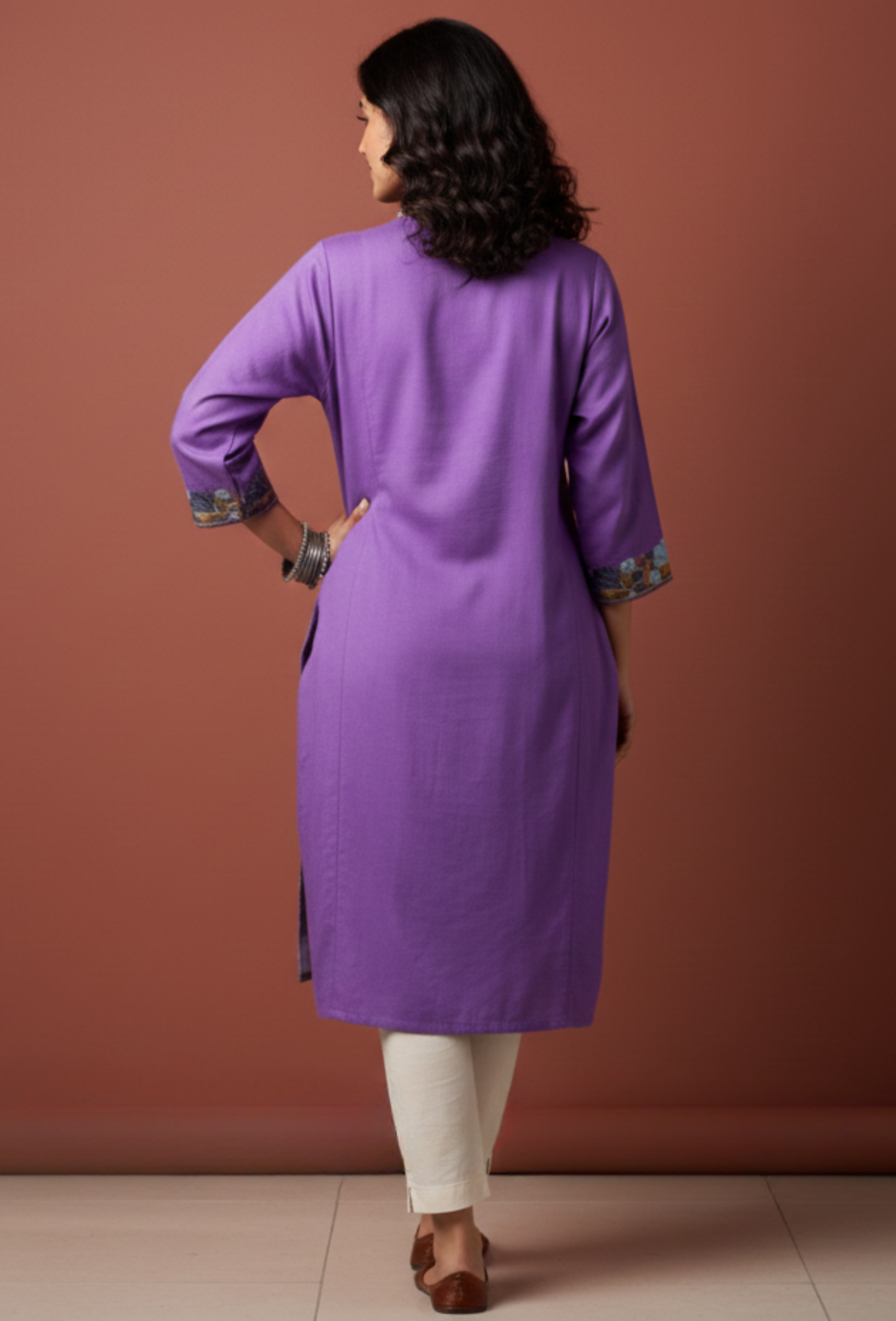 Kashmiri Wool Aari Embroidered Pheran - Lilac (Free Size)